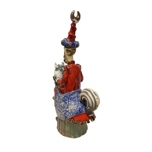 Figurka Lajkonik w czerwono- granatowym ubraniu średni